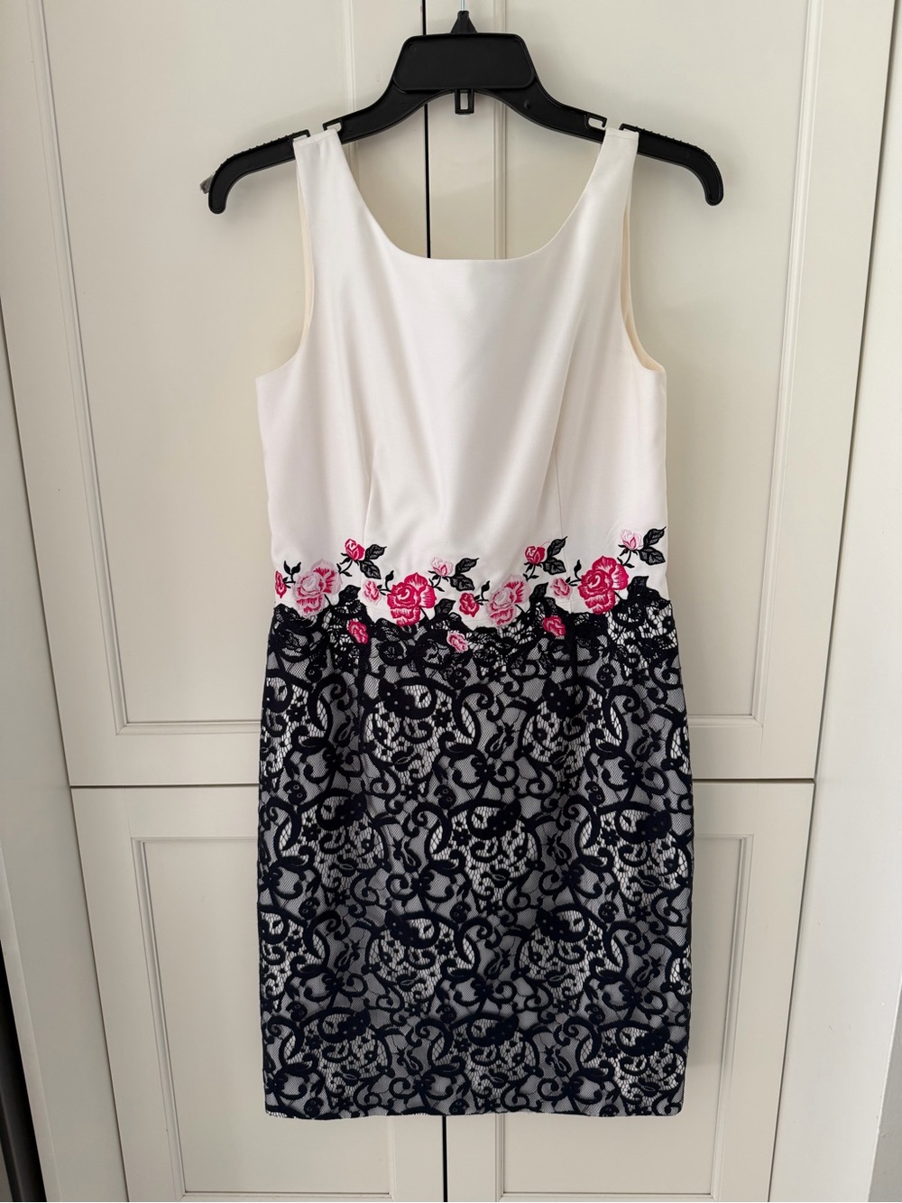 ANTONIO MELANI White & Black Lace Sheath Dress with Pink Rose Embroidery